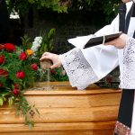 zdjęcie z pogrzebu katolickiego w Warszawie